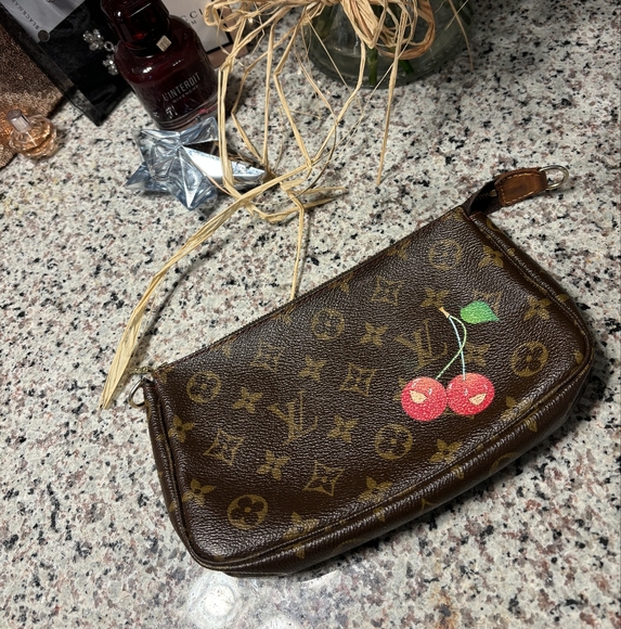 Louis Vuitton cherry pouchette - Picture 2 of 7